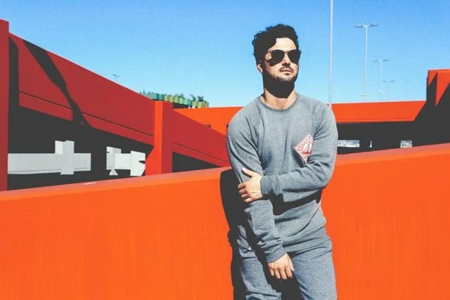 Soak Up Some Island Vibes with Van Bobbi and His New Single "Kickdrum Heartbeat"