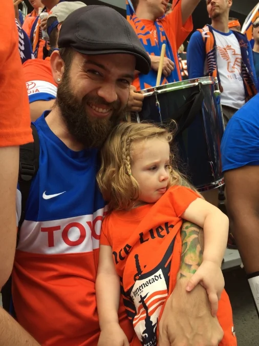 Fox and his daughter checking in on The Bailey before the match.