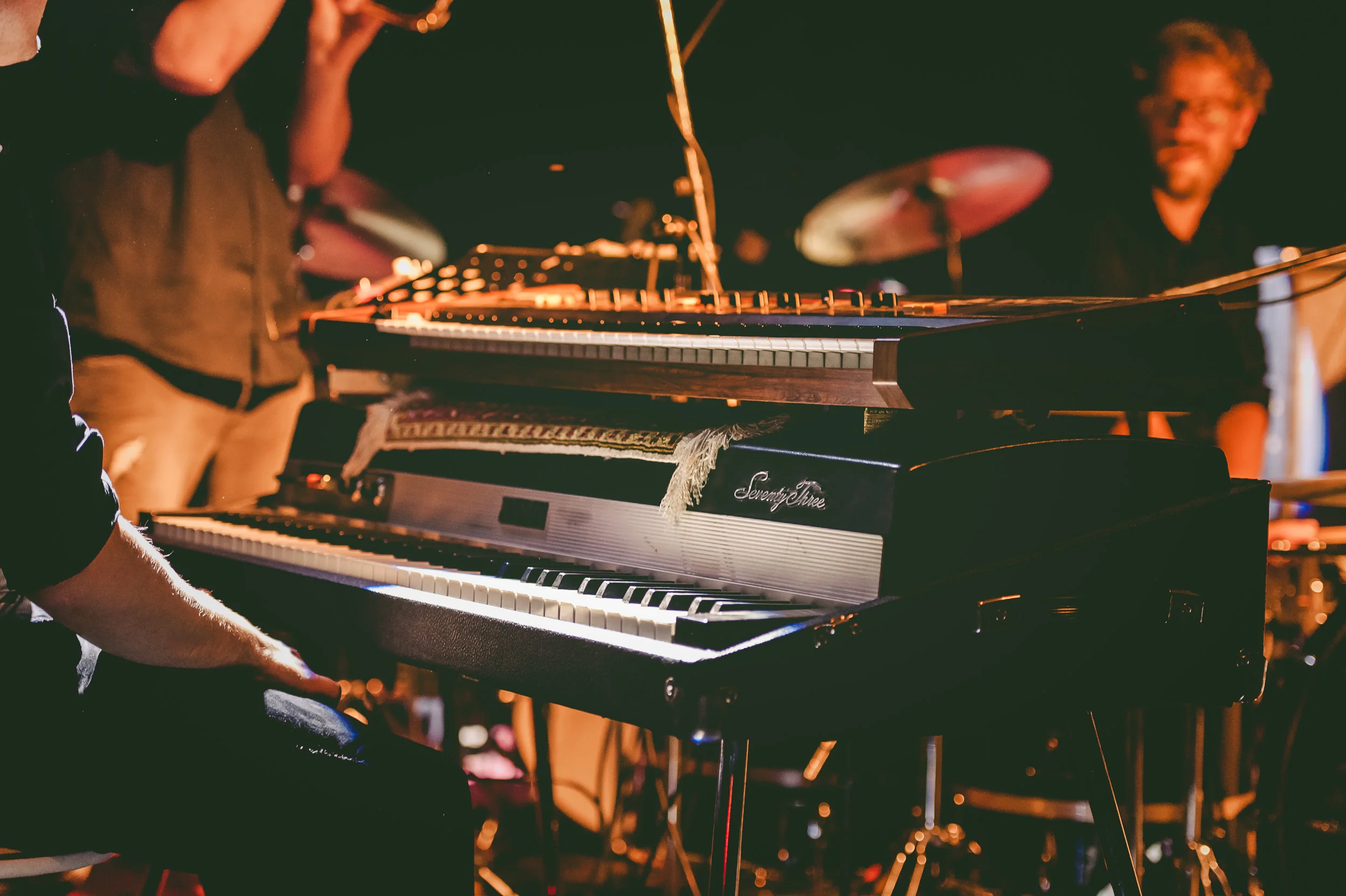 LIVE-3.jpg