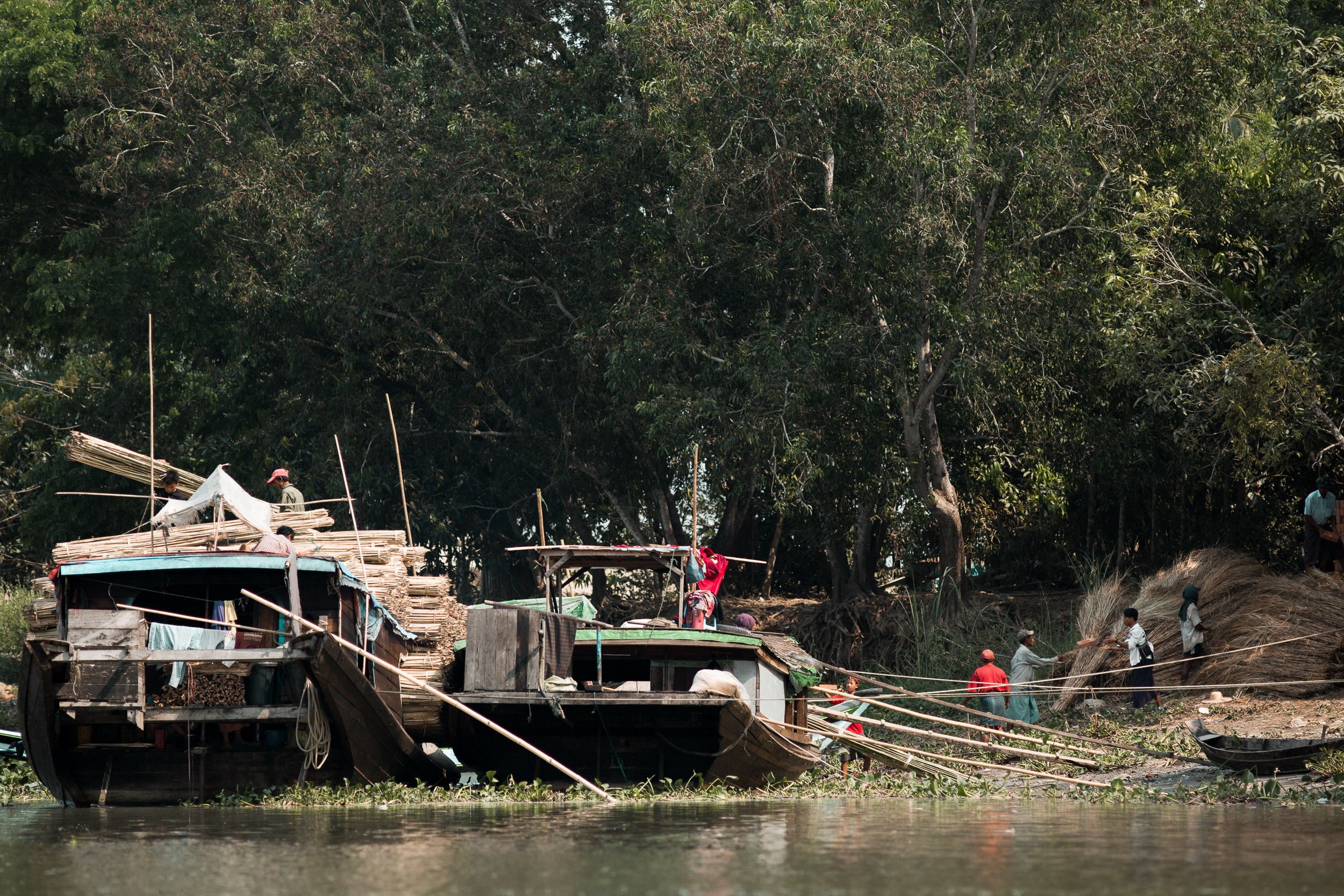 myanmar_by_water_12.jpg