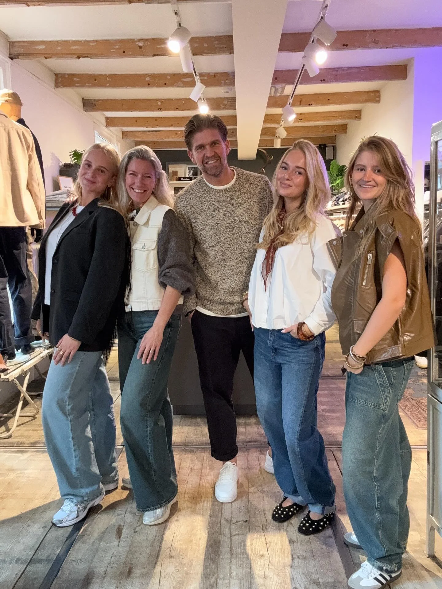 Yeahhh saturday!! 🥳

#shoppingtime🛍❤️️ #newarrivals #fallcollection🍁🍂