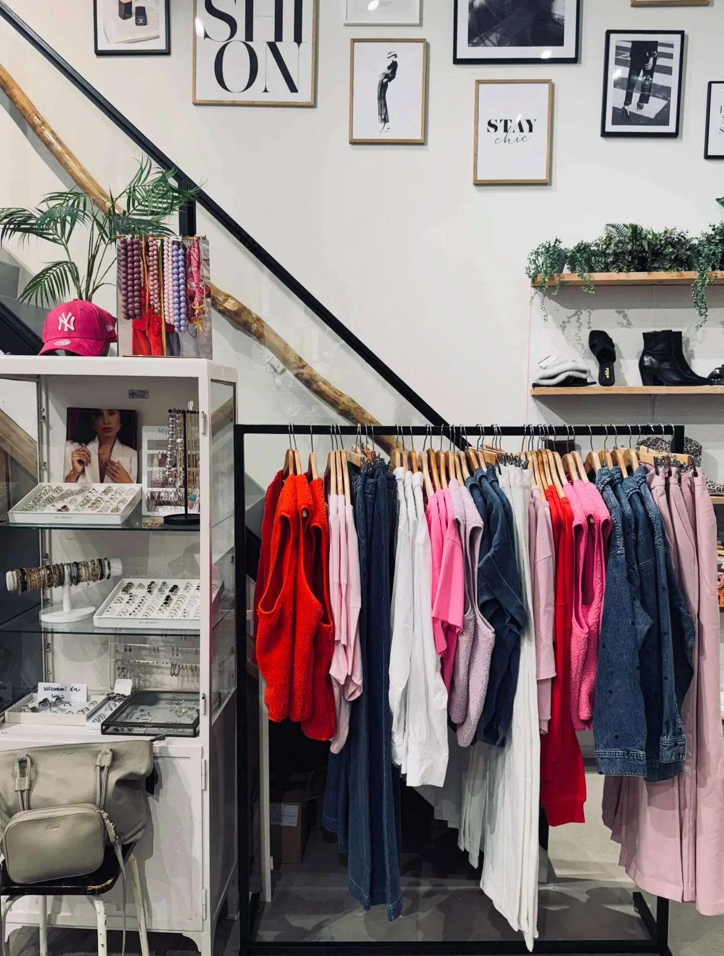 🩷❤️💙 KLEUR 💙❤️🩷

#newarrivals #americanvintage #fashionstore