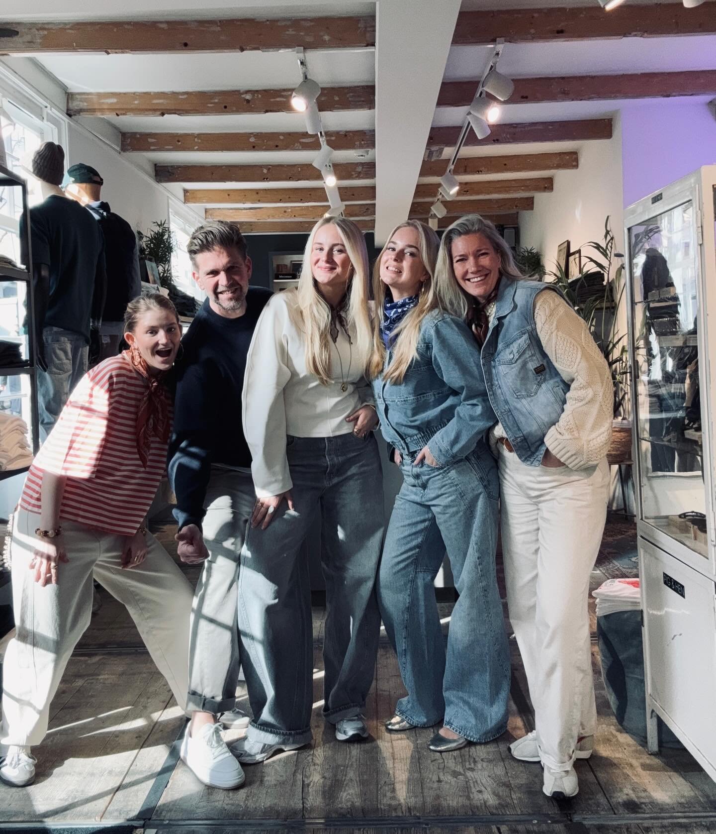 Yeah!! Zon en zaterdag! 🎉☀️ 

We hebben zoveel leuke outfits (voor Pasen) binnen!!