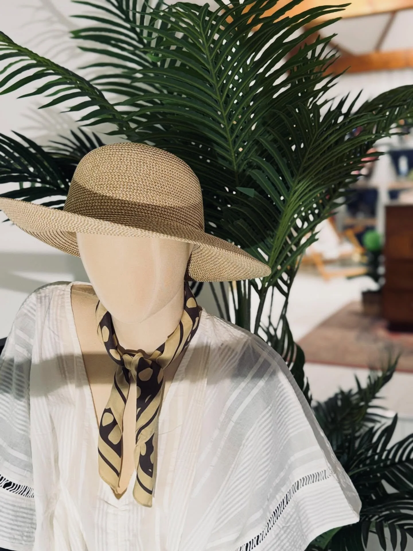Boven hebben we de beach afdeling 🌴👙☀️!

#bartsamsterdam #loavies #beachwear #bikini