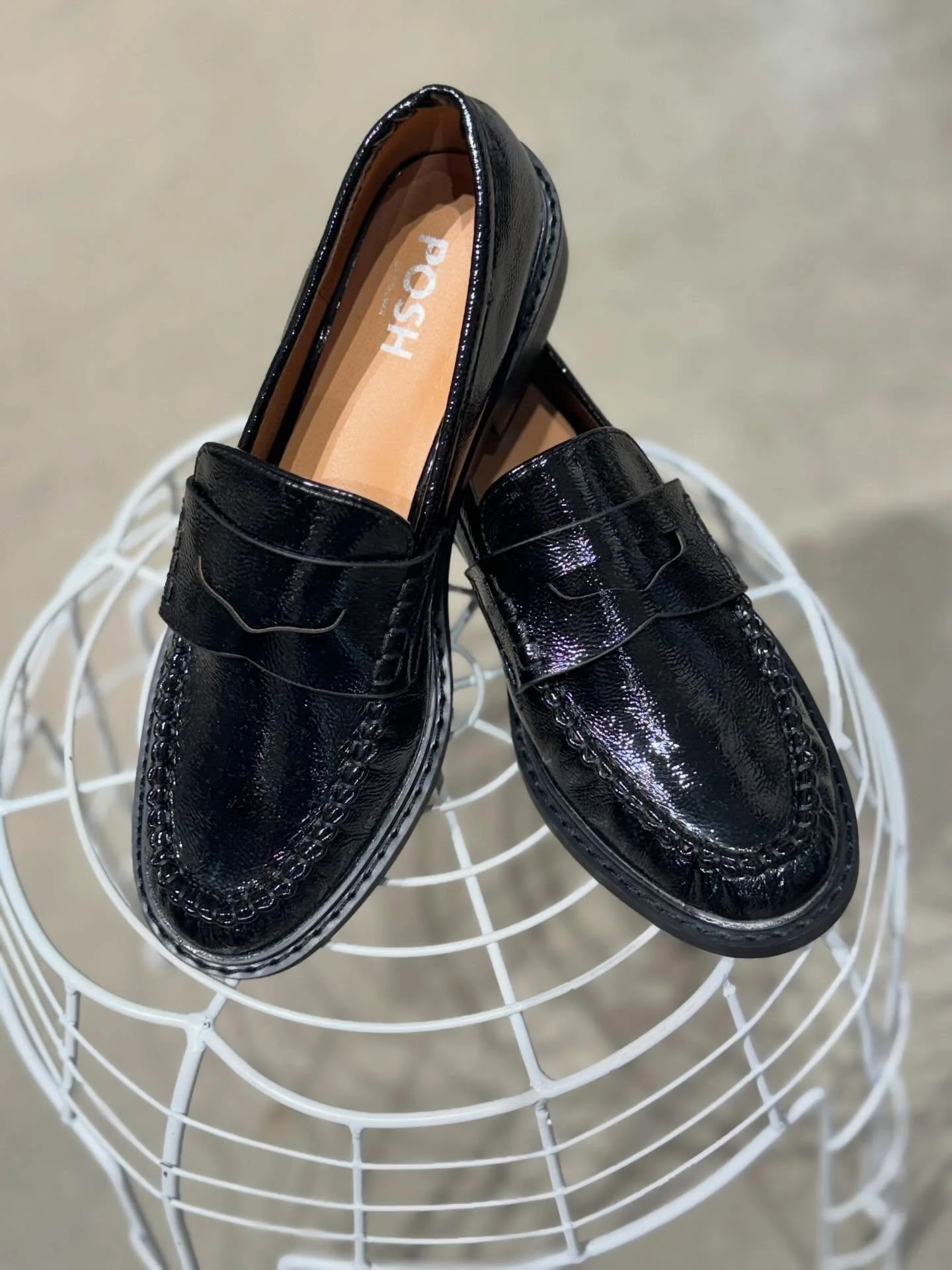 Shoes&hellip; 😍!

1. Loafer zwart &euro;69
2. Slipper &euro;139
3. Sneakers &euro;139
4. Slipper &euro;139
5. Zwarte nette slipper &euro;59

#summershoes #loafer #slipper #sneaker