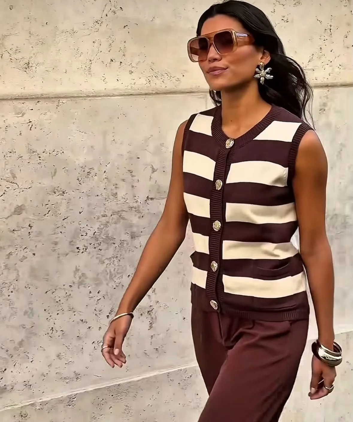 De nieuwe collectie van Ydence is binnen!!
Het is de zomer van bruine tinten en polka dots, van bermuda&rsquo;s en ballonrokjes&hellip;.En dit zien we heel veel in deze superleuke collectie. Zie de story voor nog meer filmpjes 🤎💕😘