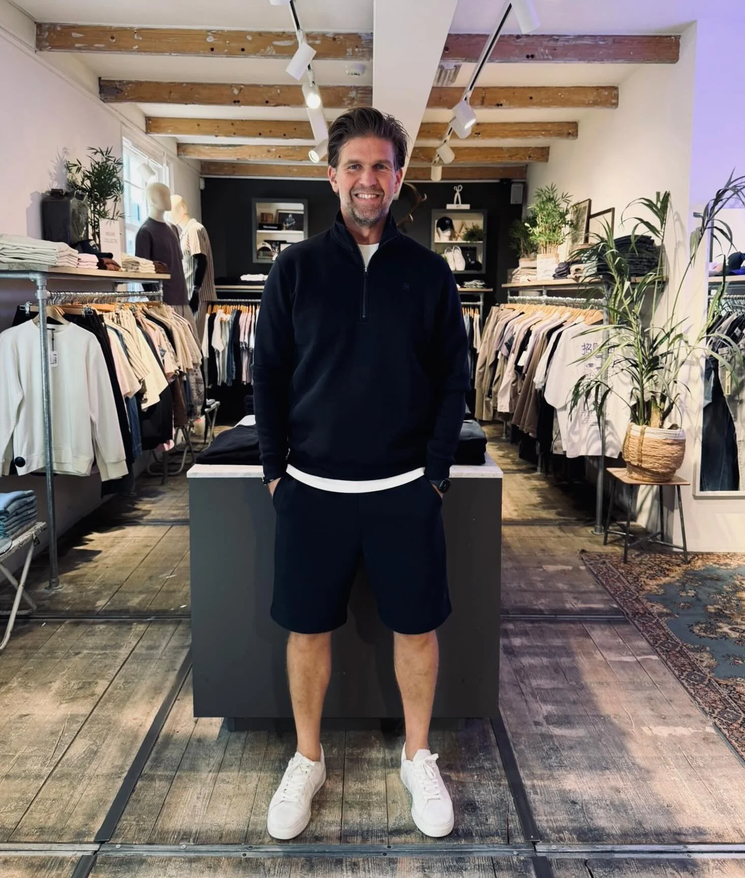 Nieuw pakkie binnen van G-star! Heerlijk zacht. Die wil je hebben 😃!

Trui &euro;89
Short &euro;69
Sneakers &euro;110

#gstar #outfitoftoday