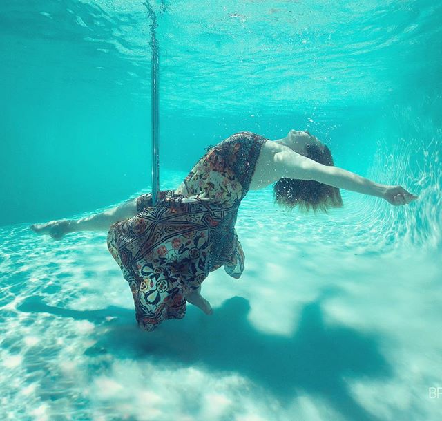 My underwater pole picture from the Raw Beauty #sfactor retreat. So grateful for this journey of feminine movement and my S Sisters. Thank you to @sheilakelleys for this beautiful gift. &bull;
&bull;
&bull;
@brettsphoto @s.factor.official #femininemo