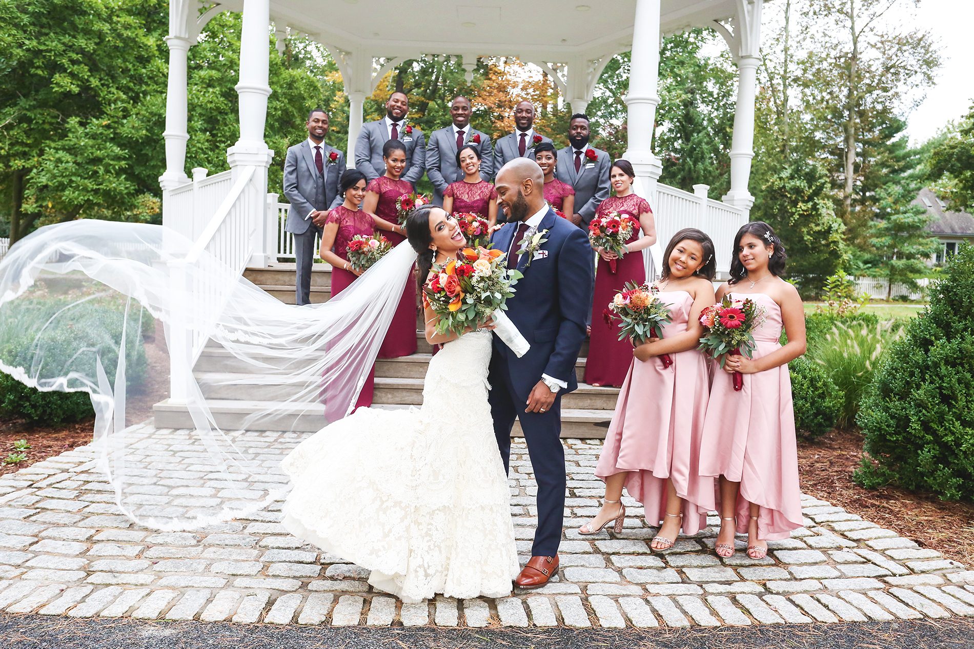 outdoor wedding  bride and groom photography 