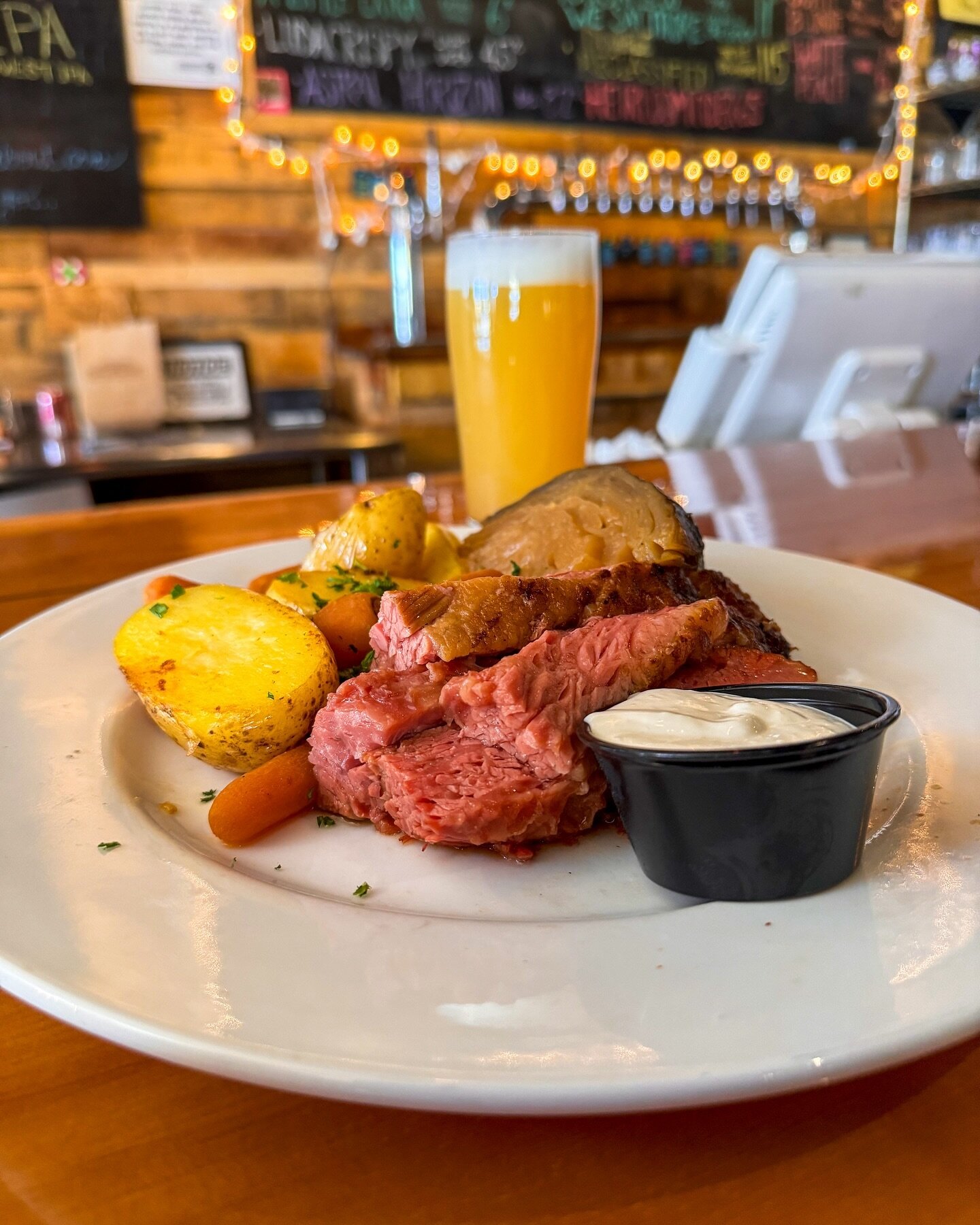 Top o&rsquo; the mornin&rsquo; to ya! 

☘️☘️St. Patrick&rsquo;s Day☘️☘️ is NOW in the taproom! We&rsquo;ve brought back our ludicrously tender Corned Beef and we&rsquo;re featuring our famous Reuben in addition to a Corned Beef Dinner (pictured above