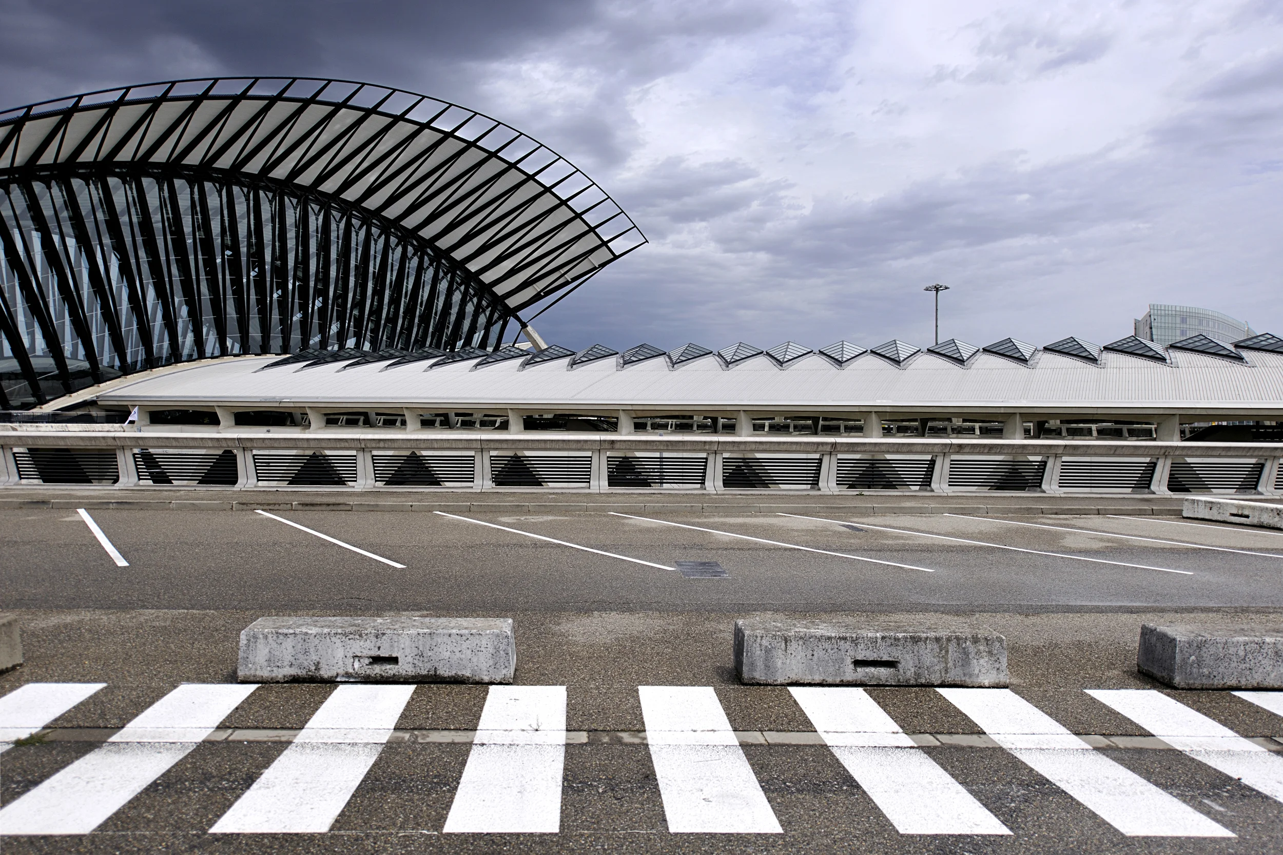 Aeroport Saint Exupery Lyon Architecture Parking.JPG