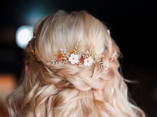 Summer bridal comb in blonde hair.jpg