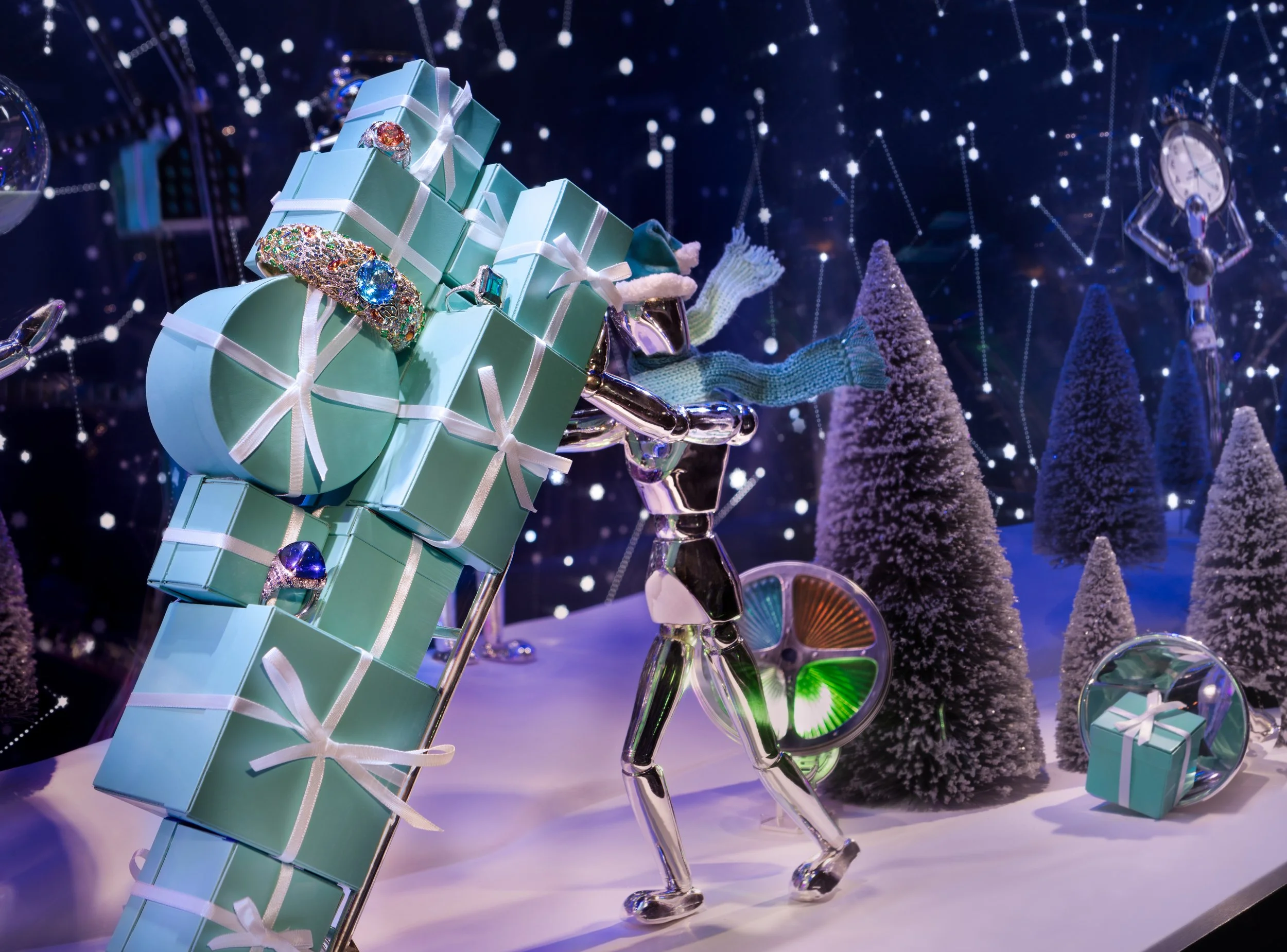 0029_holiday_window_5_revised (3 of 5).jpg