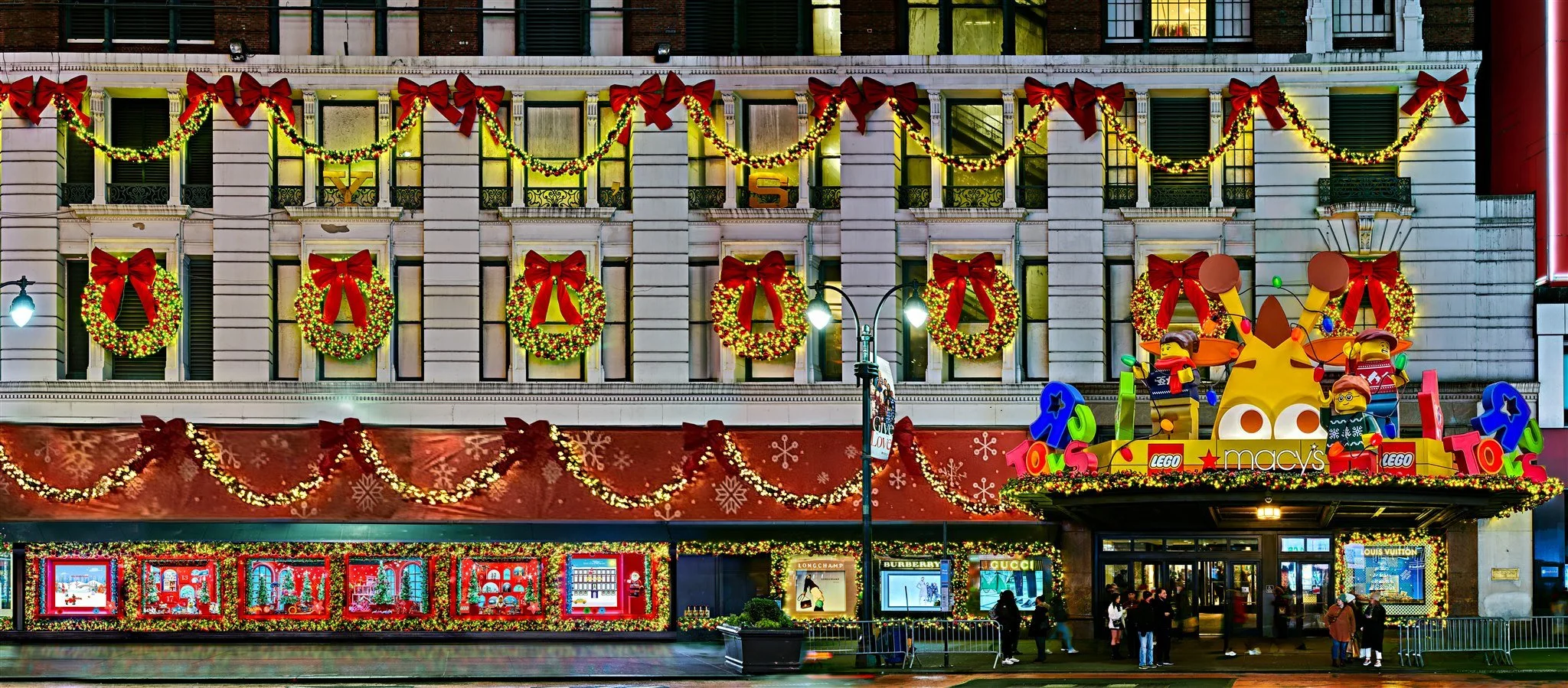 Toys R us-11 (1).jpg