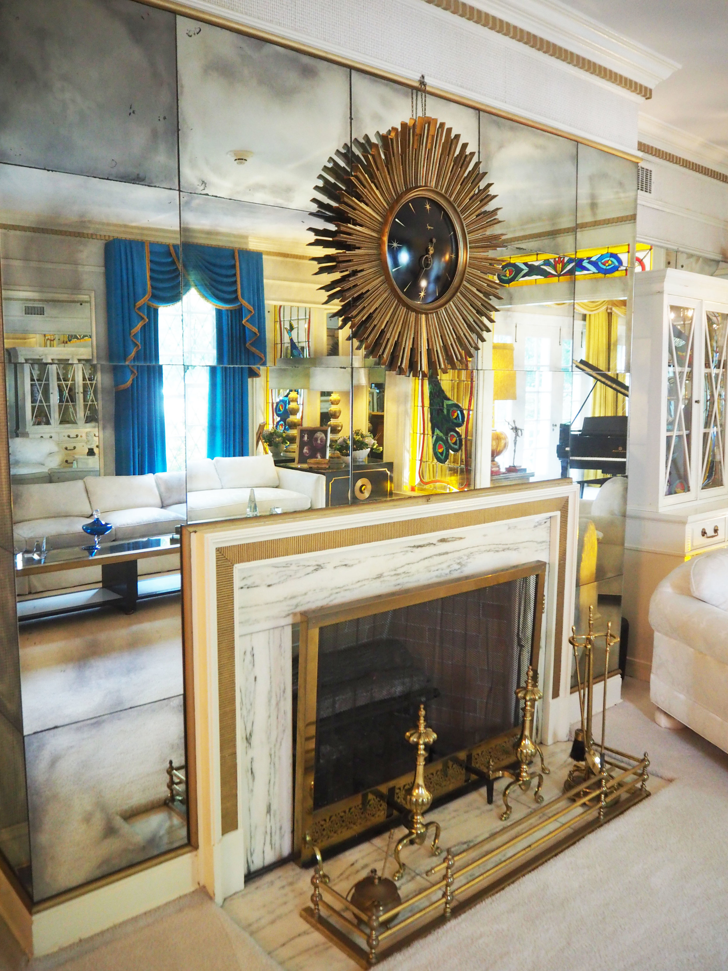 Inside Graceland {Elvis Presley's home, in Memphis Tennessee}. To read more and see more pics, click here. 