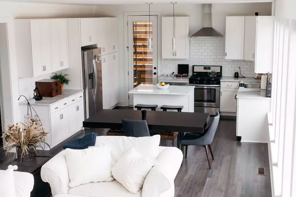 HOME TOUR! Inside Country singer Patrick Cornell's Nashville modern townhouse, and all white house/kitchen.  Click for more details.