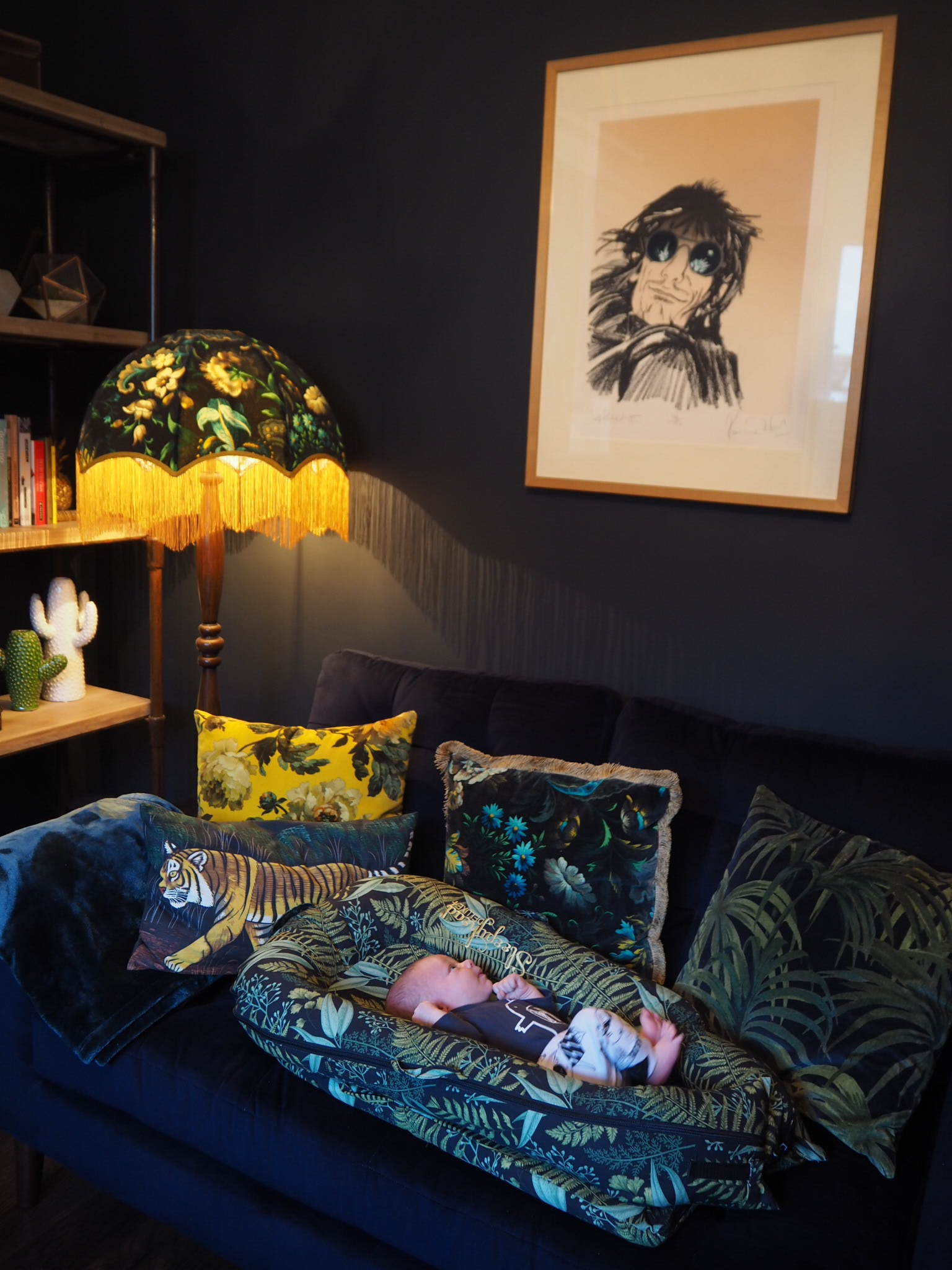 Sleepyhead deluxe+ nightfalls print in our dark lounge