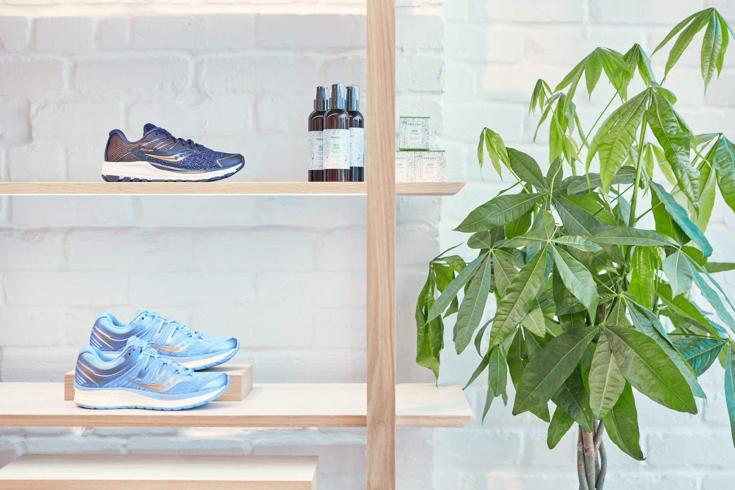 FootBalance - Bath Store shelving 