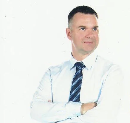 Niko Lewman (@kispyniko) PYP Coordinator and Teacher Librarian