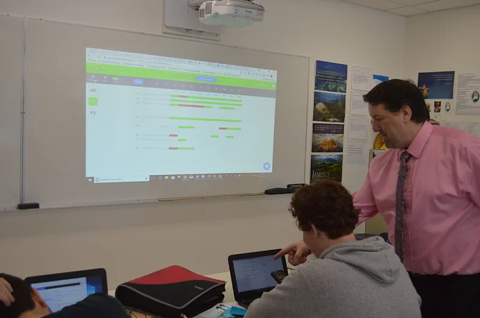 Dean having a 1-1 discussion with a student based on their live Formative responses!