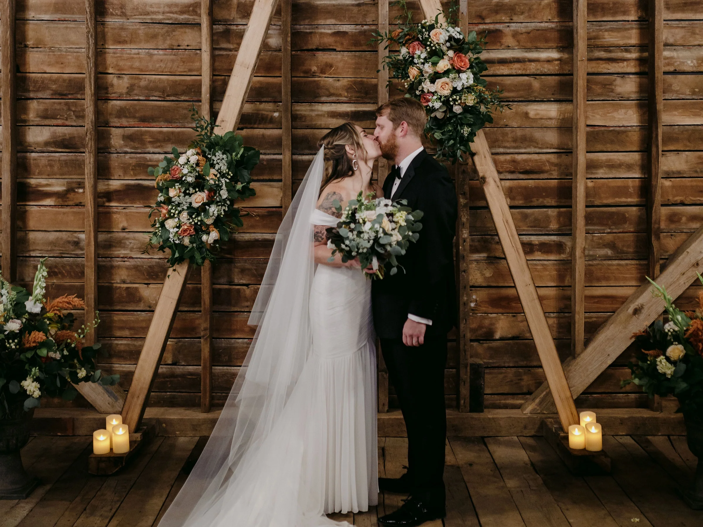 modern-rustic-barn-virginia-wedding.jpg