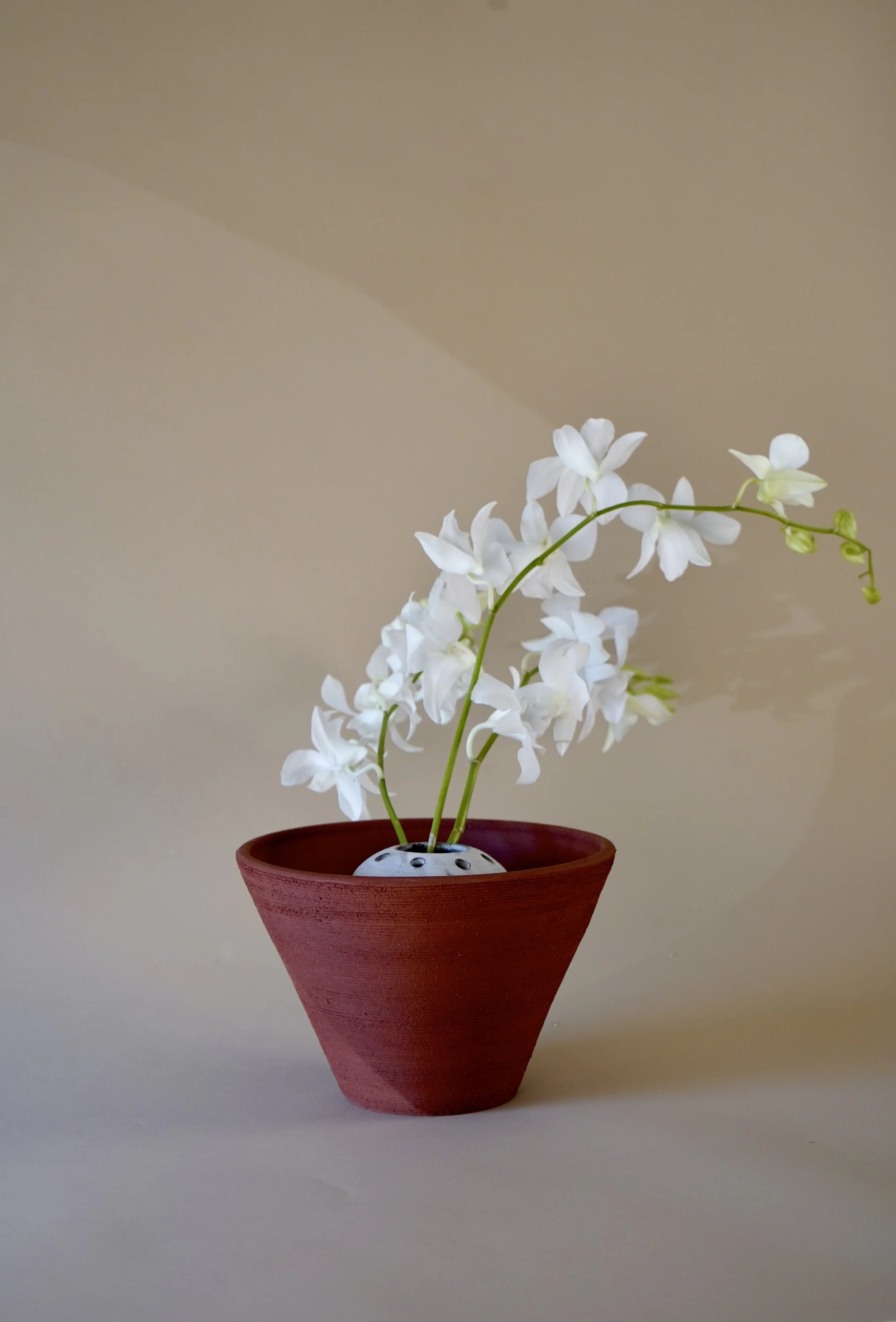 ikebana flower frog vase