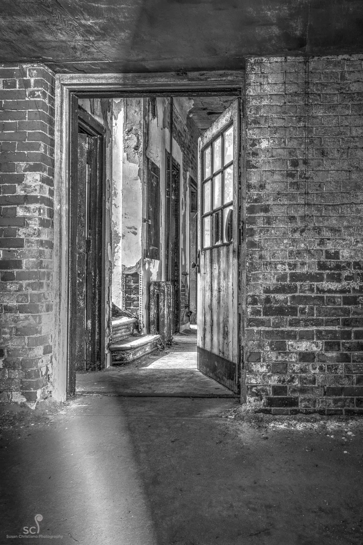 16_02_OS_A _B&W Door_SChristiano.jpg