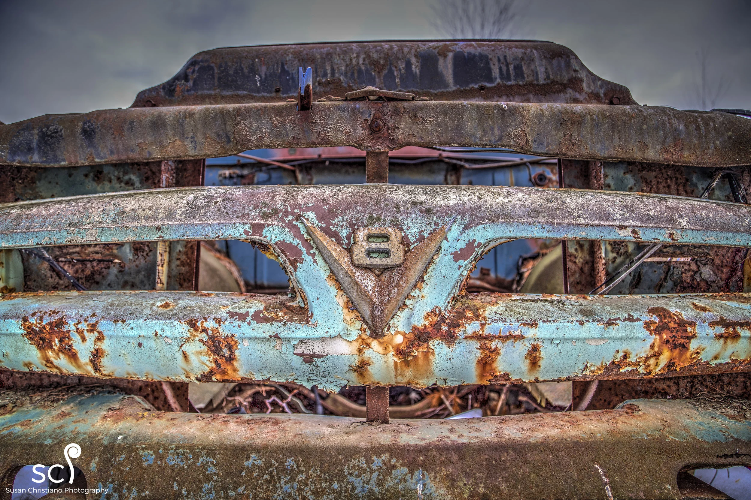 V8 Grill Detail