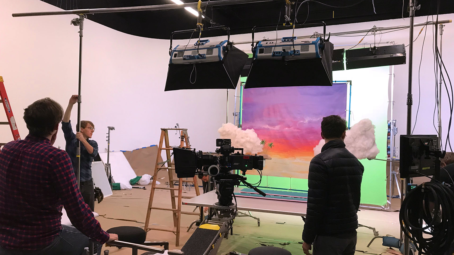 Extra_BTS-Selects_03.jpg