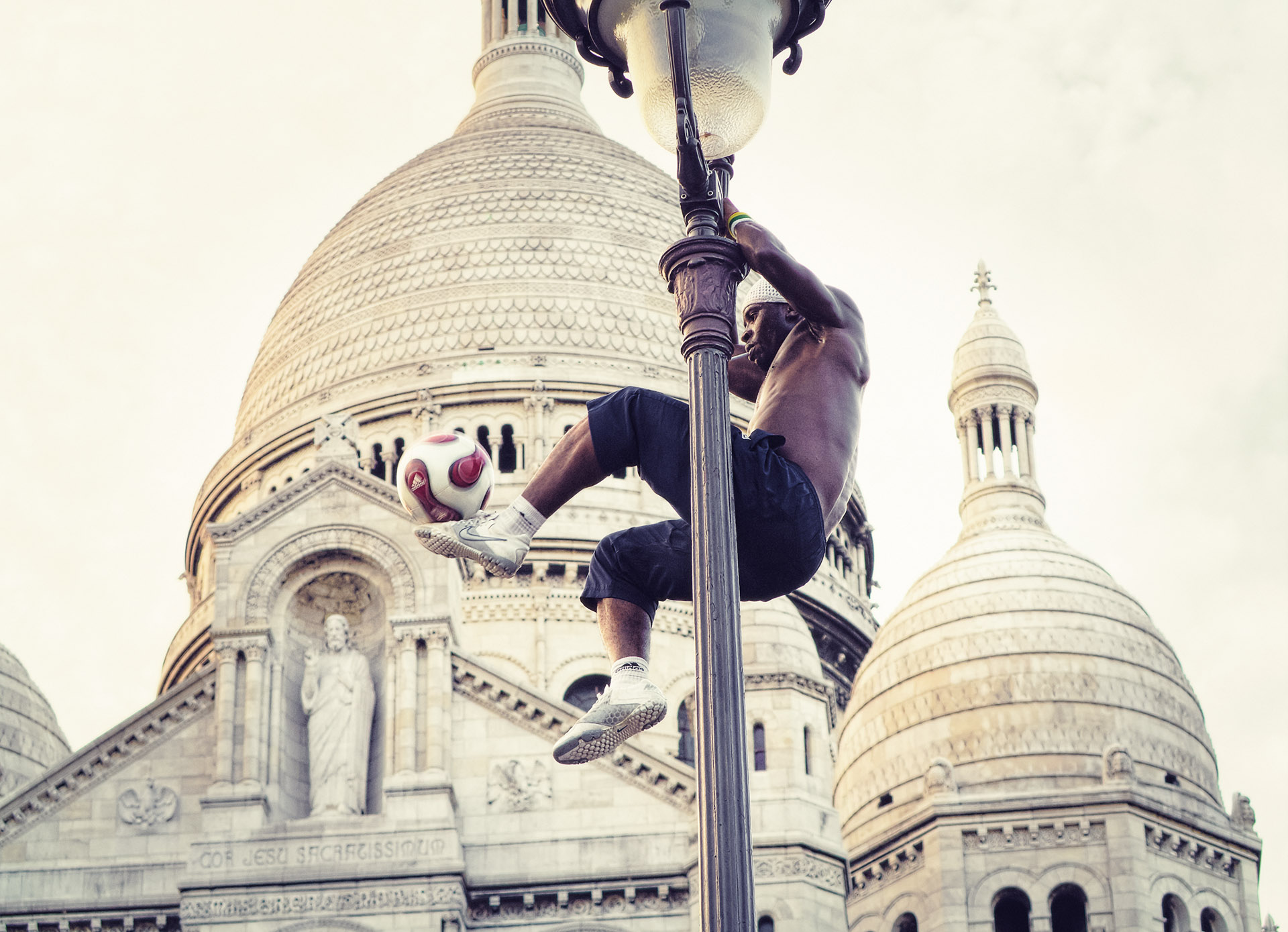 sacre-coeur-street-performer.jpg