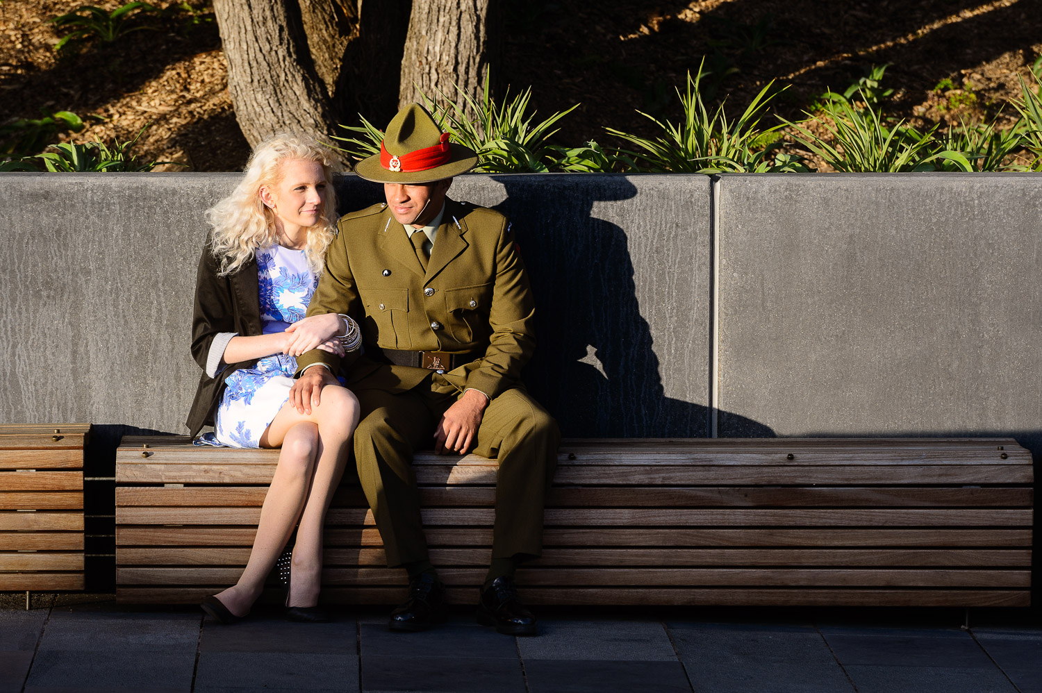 soldier-and-girlfriend-on-anzac-day.jpg