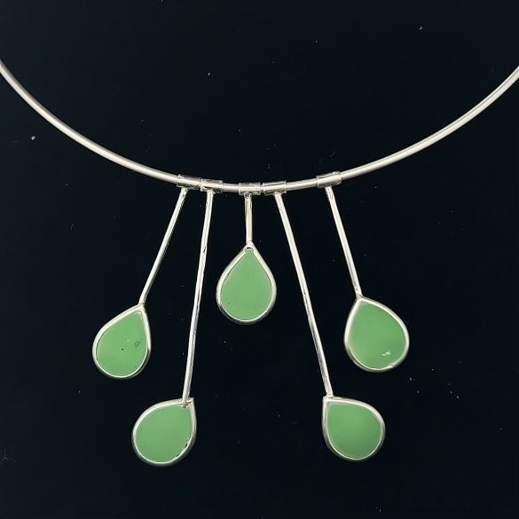 Spring raindrop choker