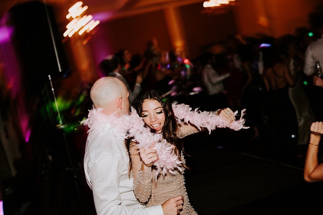 This is your sign to have props and snacks on the dance floor so your reception pics look like this!

#weddingreception #receptionideas #2023bride #2024bride #receptiondress #bridestyle #bridallook #destinationweddingphotographer #weddingideas #moder