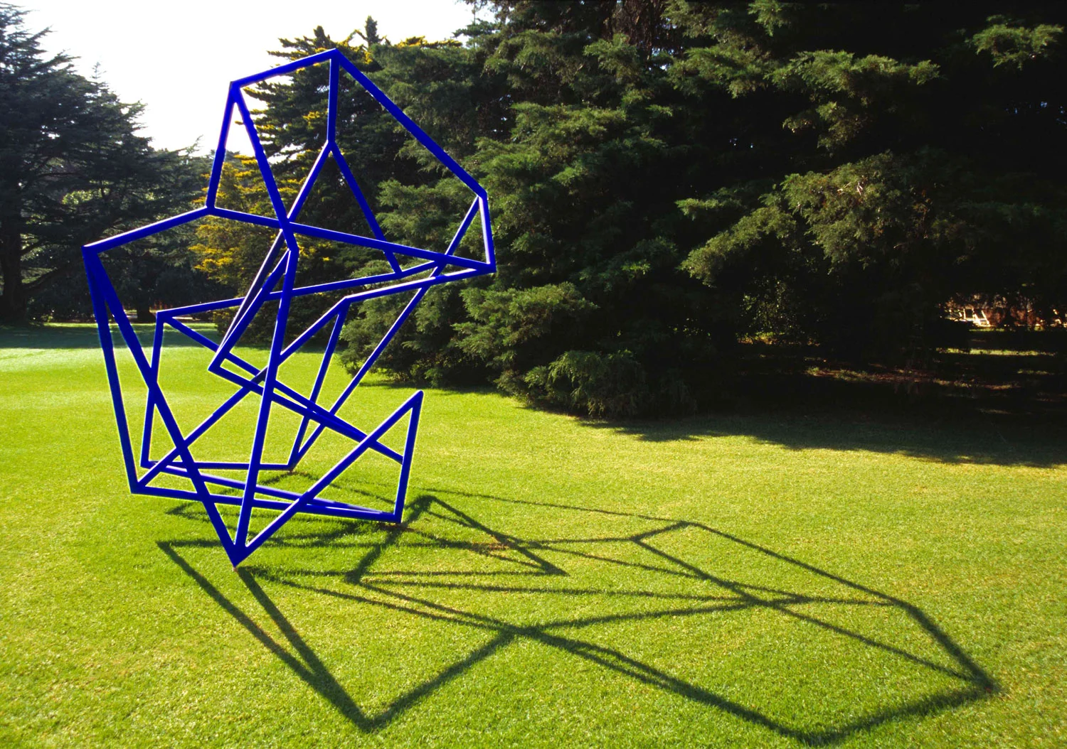 Double Vision #1 (Between shadow and light), 2001 Painted galvanised steel, 400 x 300 x 270cm Private Collection Photography: John Gollings