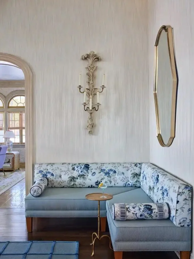 More of the stunning &amp; historical Gloria Crest Estate. Designed by @melissamarans &bull; Photographed by @kirstenrfrancis &bull; Interior &amp; Floral Styling by me