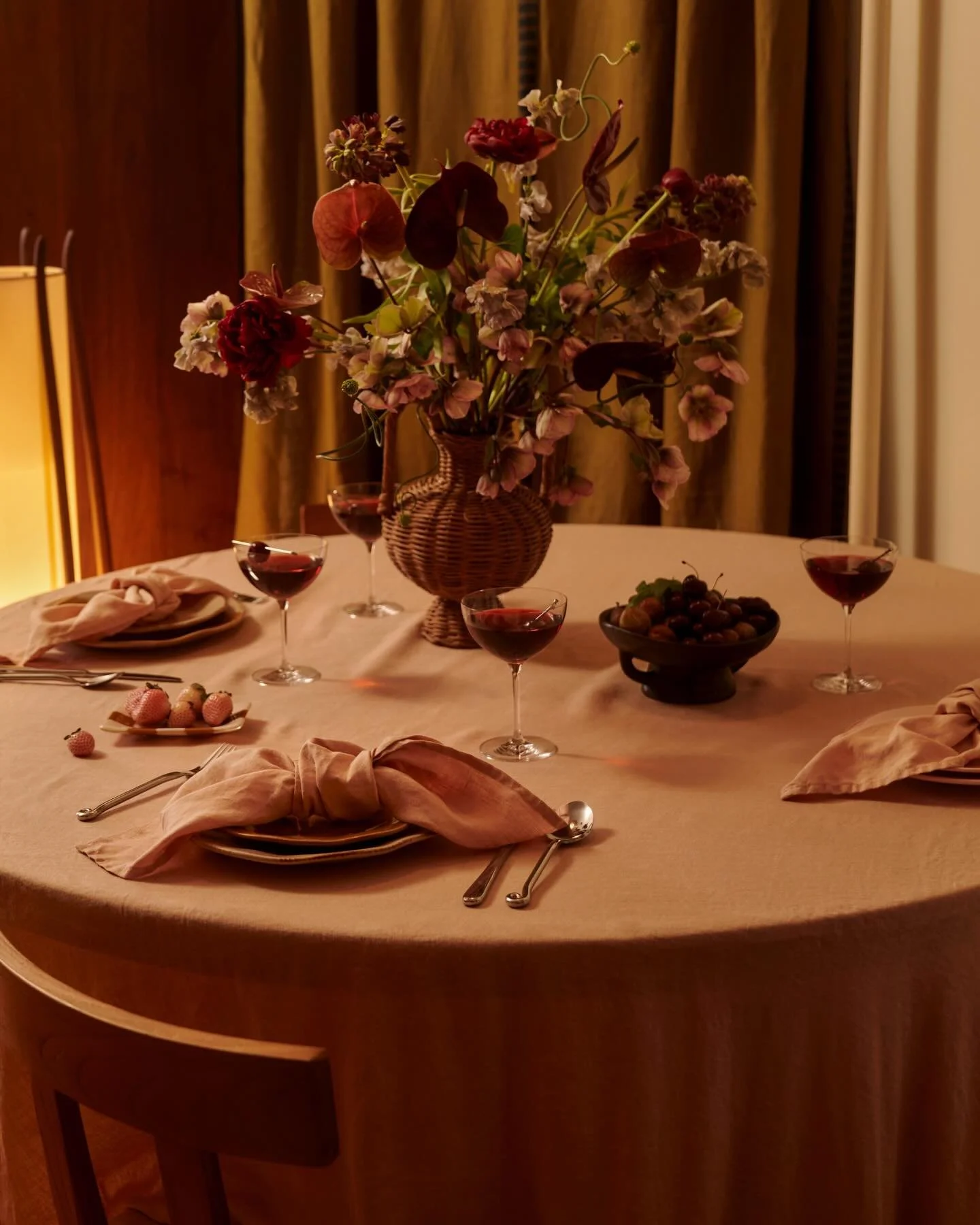 A sexy tablescape for your daily scroll. Featured in @bed.threads Makers collab with @alyssainthecity&rsquo;s gorgeous Brooklyn apartment. Photographed by @sethdcaplan Floral &amp; Interior Styling by yours truly