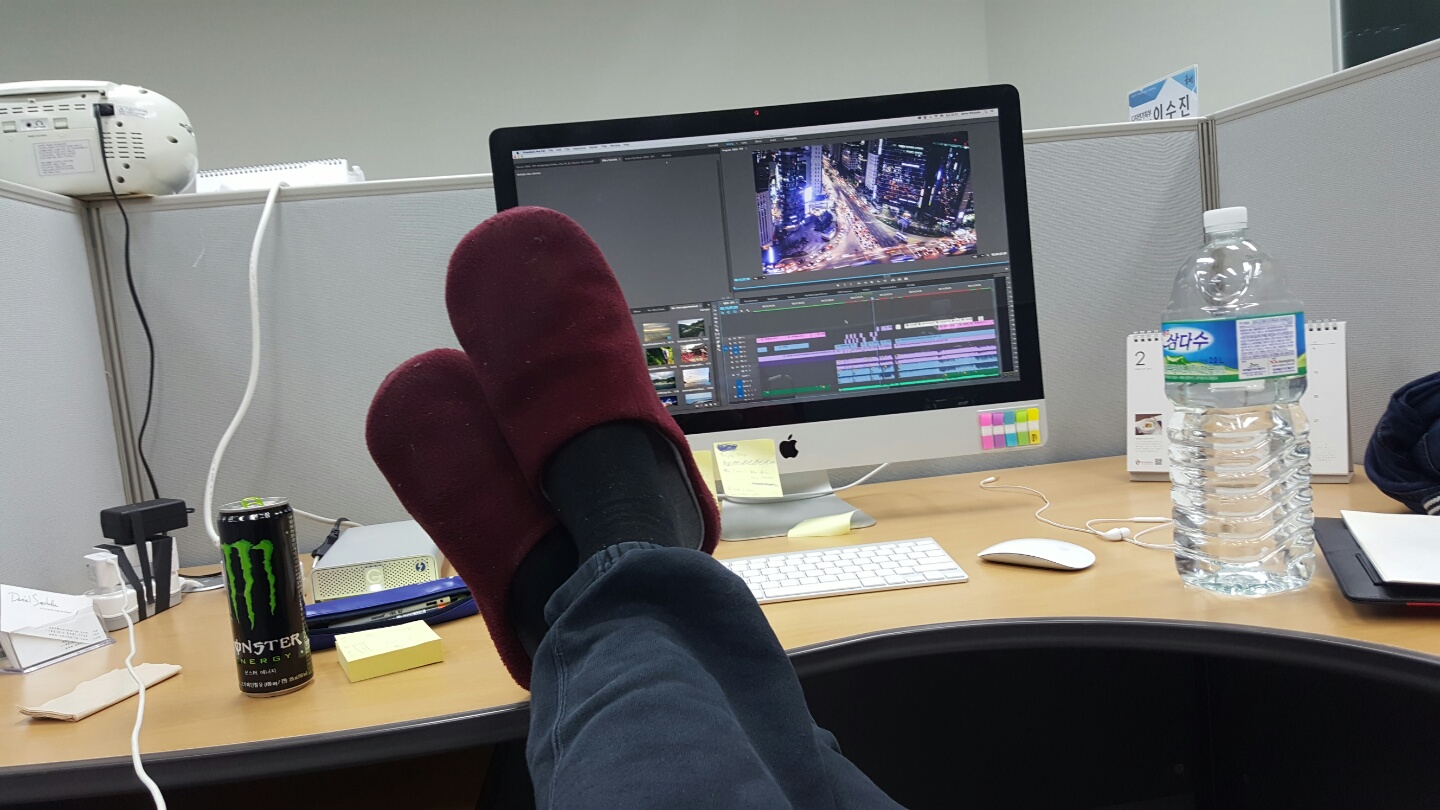  Chilling while rendering large chuncks of edited footage 