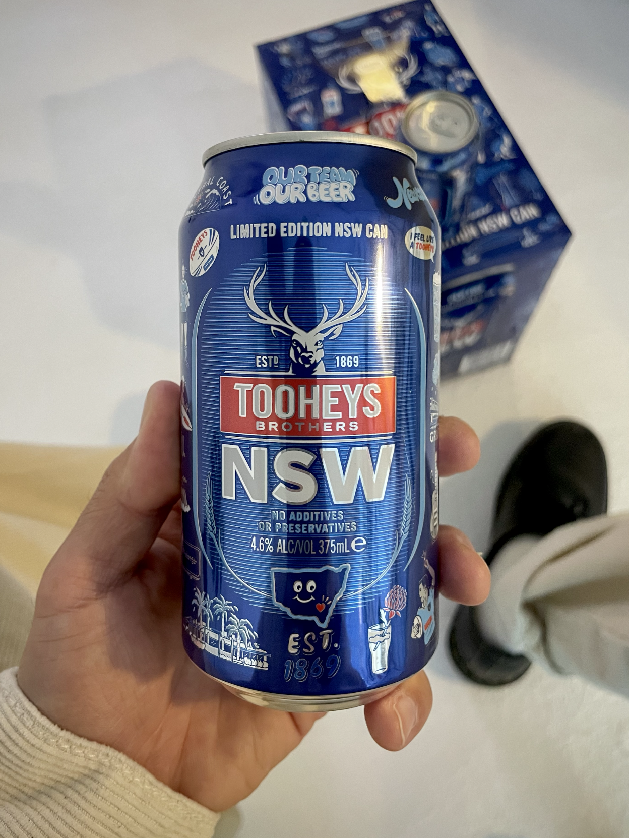 04_TOOHEYS_Kenny_can.png