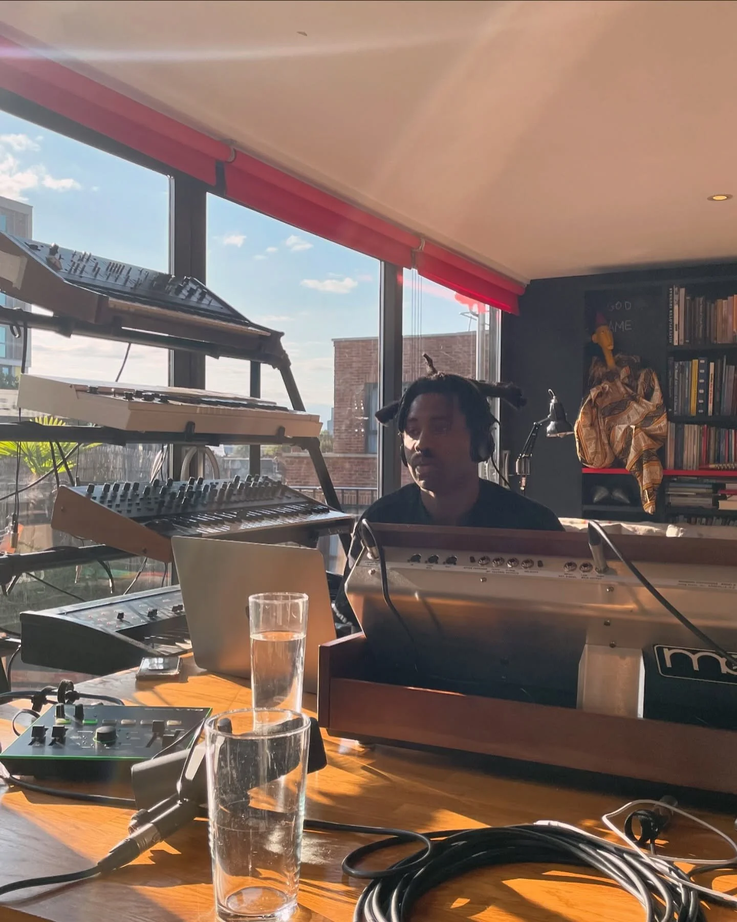 My big brother @sampha dropped the Deluxe version of his majestic album Lahai with two 2.0 versions of pre existing songs and 2 brand new songs 😍😍😍

Congrats once more for being the best @sampha 
And to your amazing band 
@blakecascoe @rosetta_bas