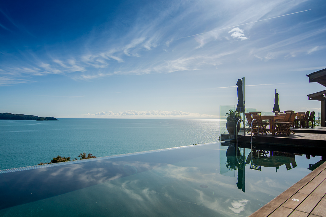 Luxury-Accommodation-New-Zealand-Split-Apple-Retreat-Infinity-Pool-and-Terrace_1.jpg