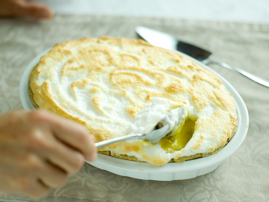 Healthy lemon meringue pie