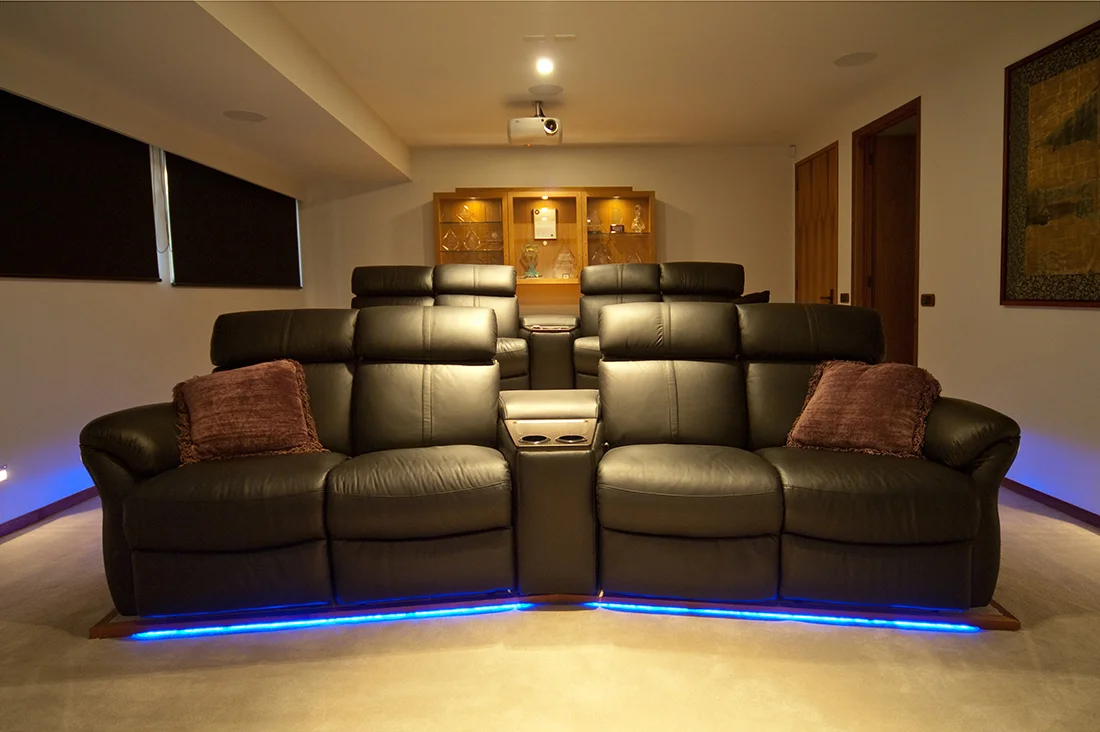 Luxury-Accommodation-New-Zealand-Split-Apple-Retreat-High-Tech_Movie-theater.jpg