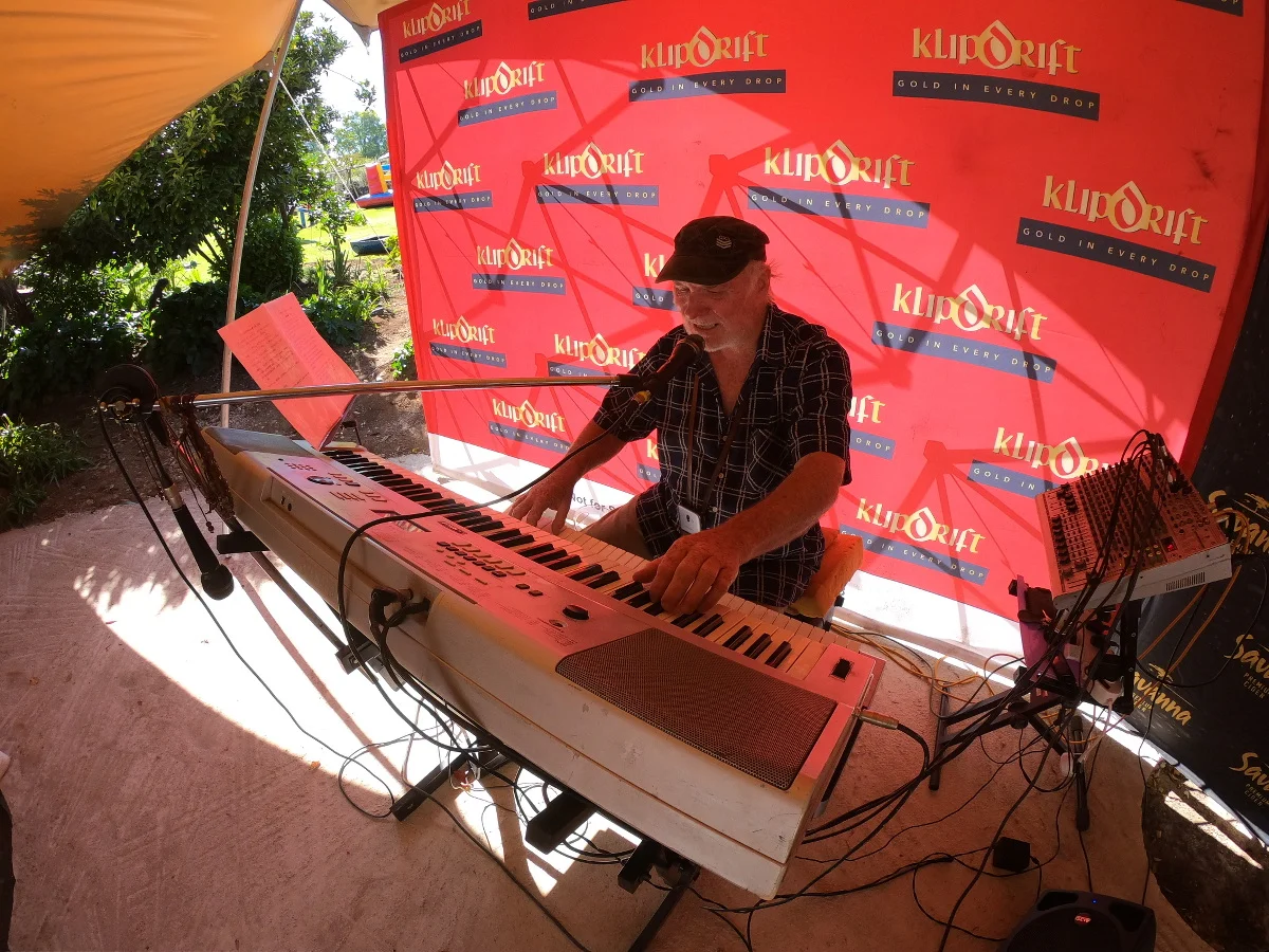 live-music-with-des-at-the-bierfassl.jpg