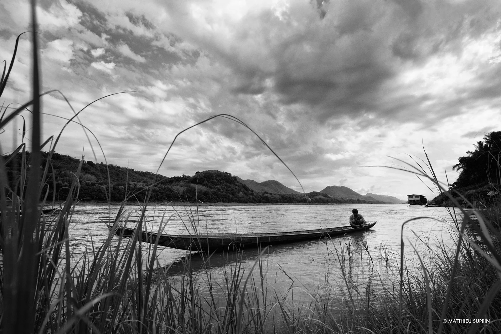 matthieu_suprin_la_barque_paysage_laos_asie_nb_web.jpg