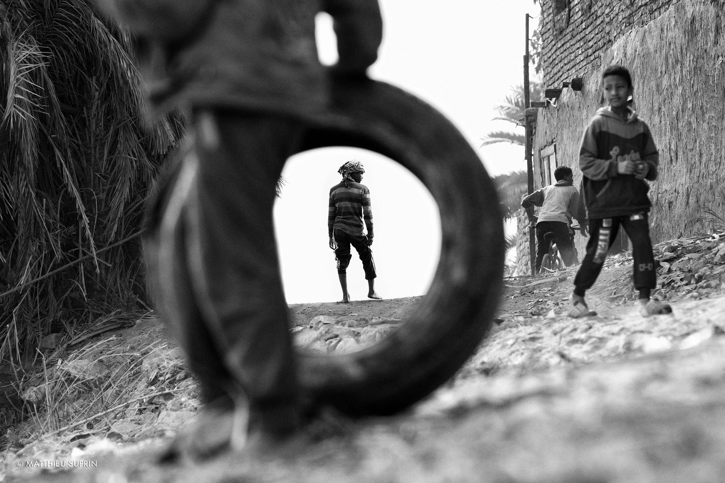 matthieu_suprin_les_enfants_du_village_egypte_noir_et_blanc.jpg