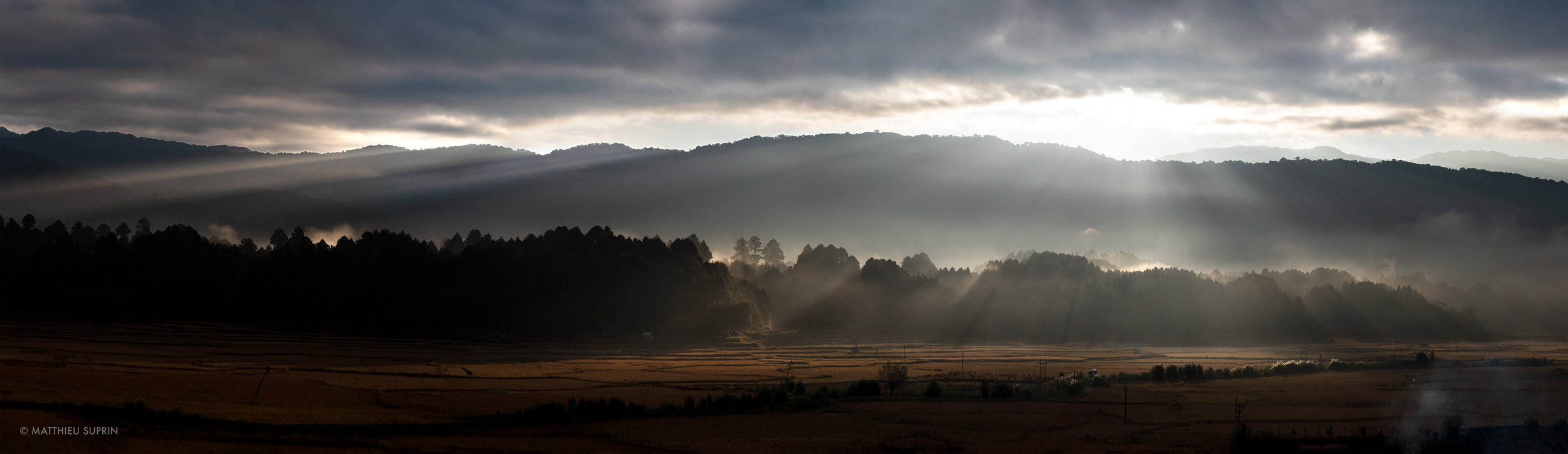Levé de soleil sur les plaines de Ziro c.jpg