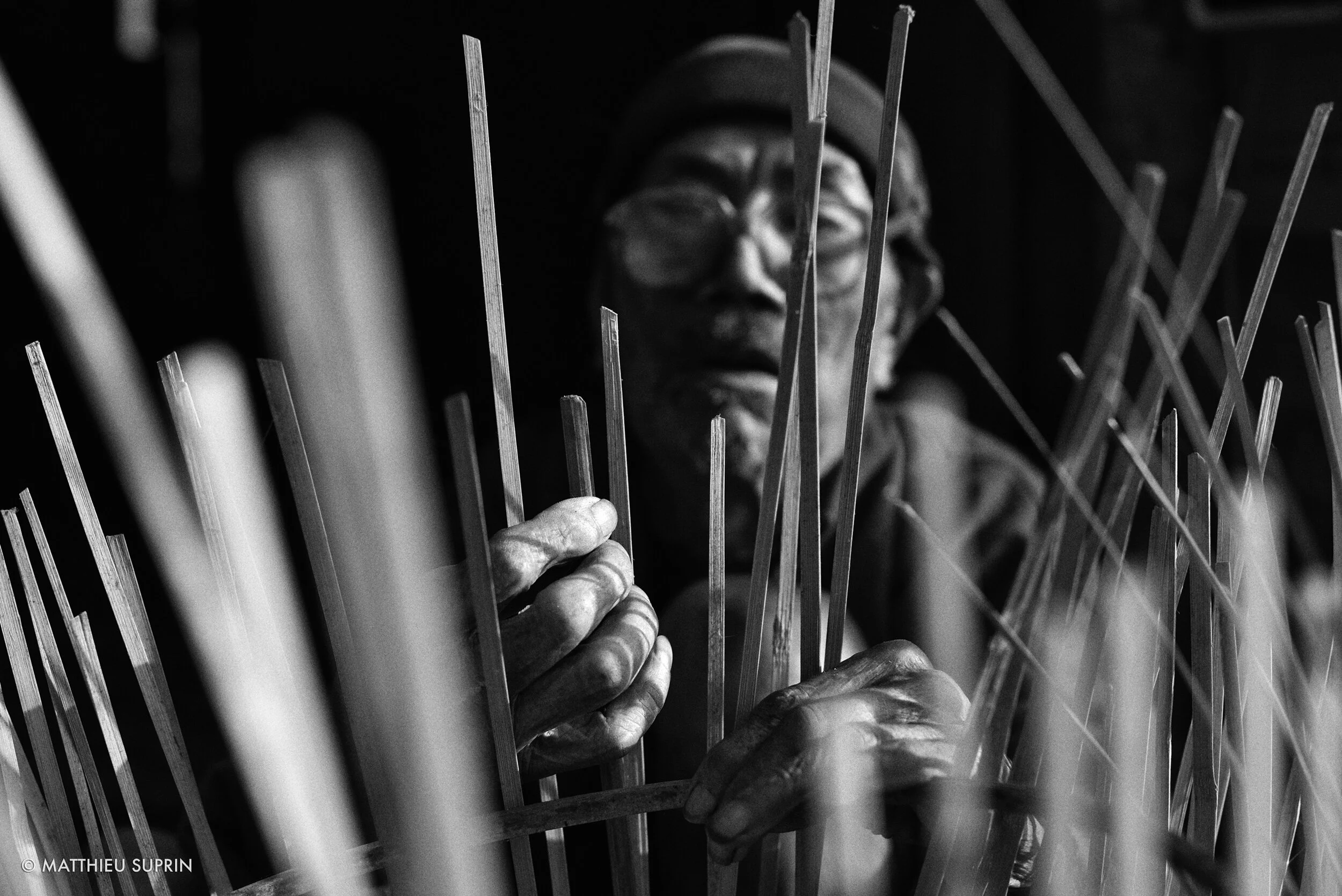 matthieu suprin - mudang pilia 2 - india - b&w.jpg