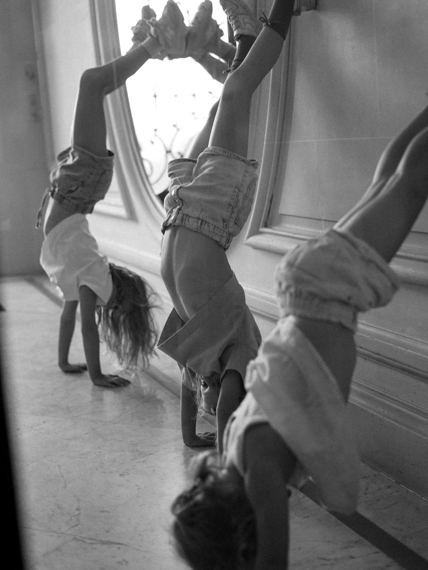 Nog een laatste bloedhete september middag, vrijdag middag - de kids straight out of school. Ik vind het dapper maar it never disappoints 🤍 Deze meisjes zag ik een half jaar geleden, de bomen nog kaal op een eerste mooie lente dag. En nu 6 maanden l