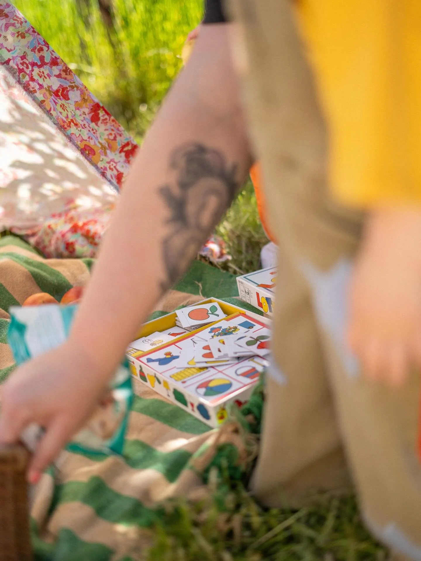 dit vind ik dus echt smullen, een wereld cre&euml;ren met de koters en daar vol in gaan. ik lag op de grond, ik stond op mijn kop, in de spagaat. alles. om deze heerlijke kindertjes te vangen op camera in hun zijn en het moois wat zij laten zien. ech