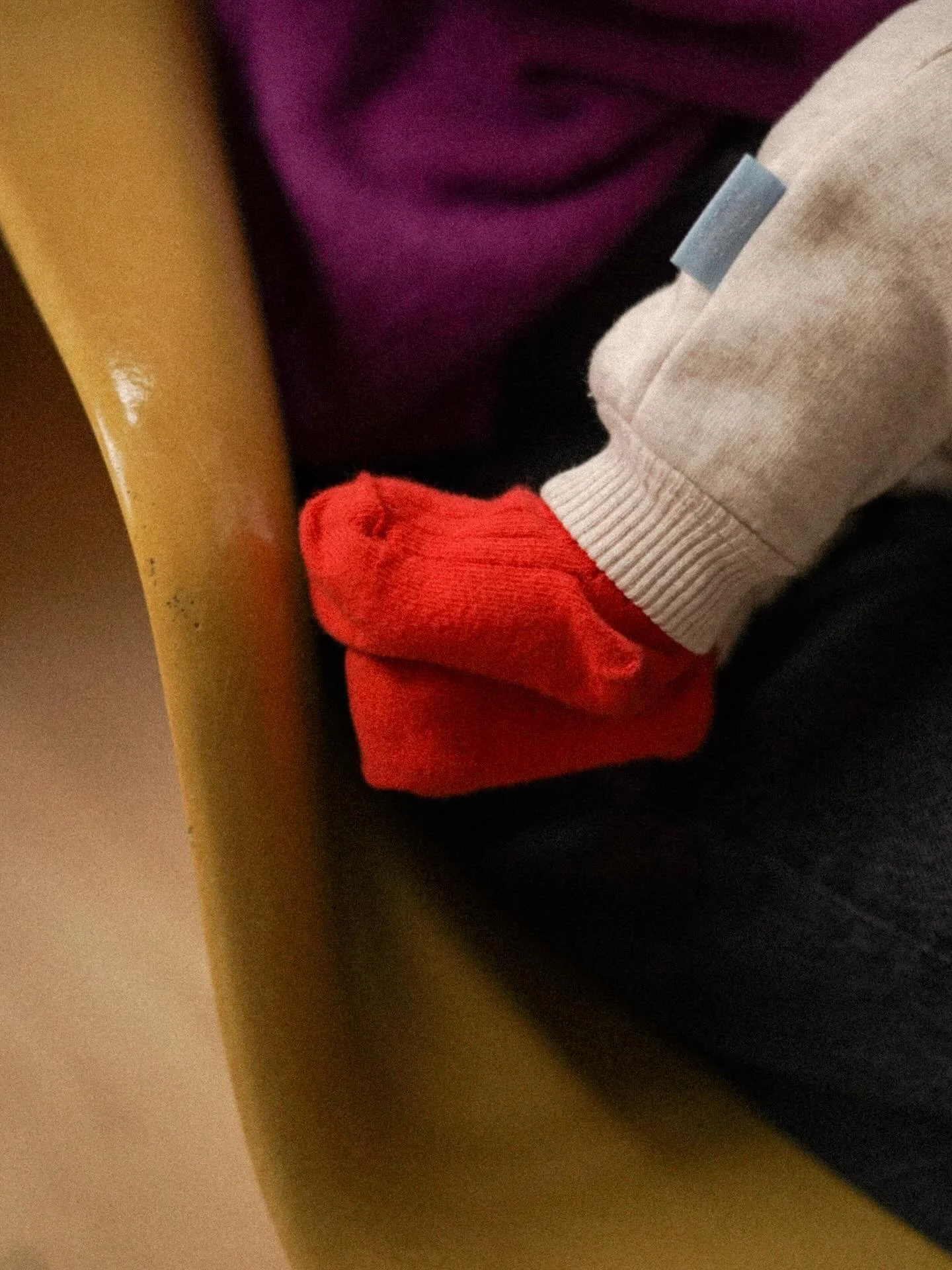 the littlest red socks, all you need on a gloomy winter day &hearts;️ and lots of cuddles, smiles and play. every time i enter a family home i&rsquo;m so curious how the families live, how a home is designed, what their interests and habits as a fami